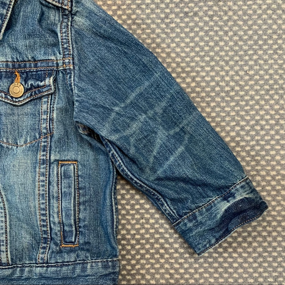 GAP Jean Jacket - Picture 2 of 6